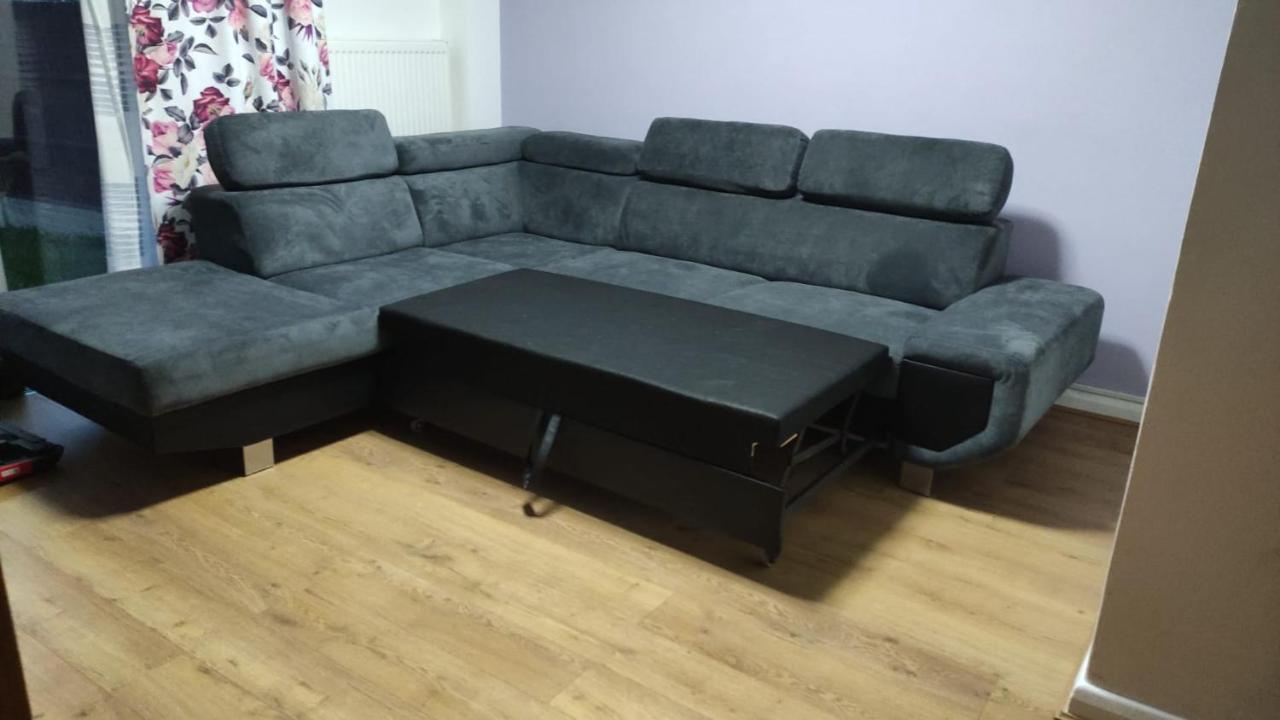 3 Bed House In Walsall, Perfect For Contractors & Leisure & Free Parking Exterior foto